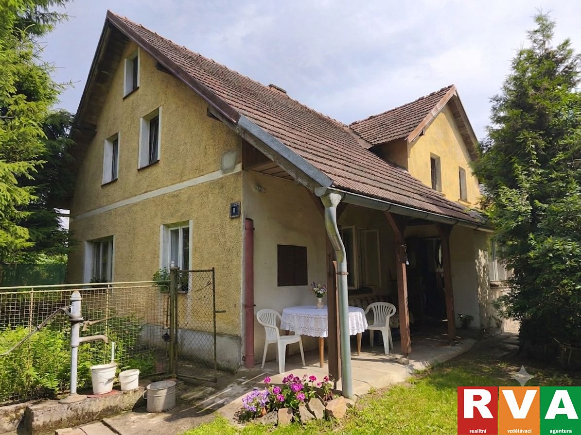 Prodej rodinného domu 100 m², pozemek 904 m²